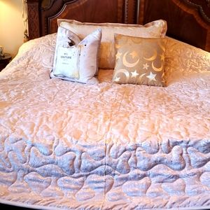 94x90 1960's vintage fabric NEWLY Quilted by Artisan Gorgeous Reversible QUILT